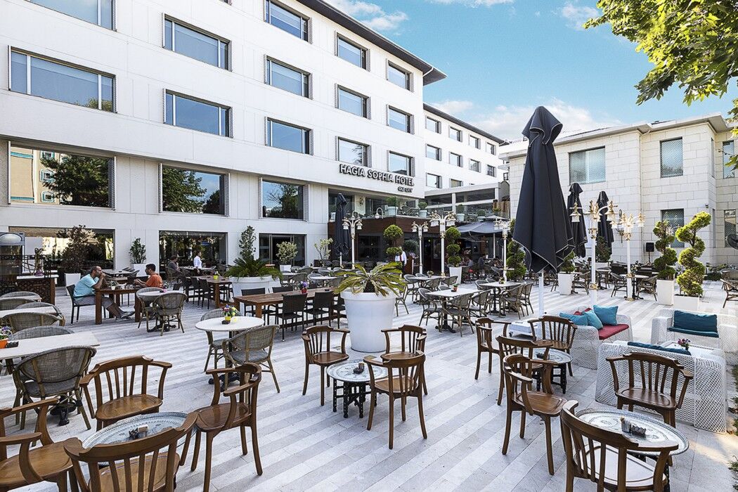 Vogue Hotel Supreme Istanbul Luaran gambar The courtyard of the hotel